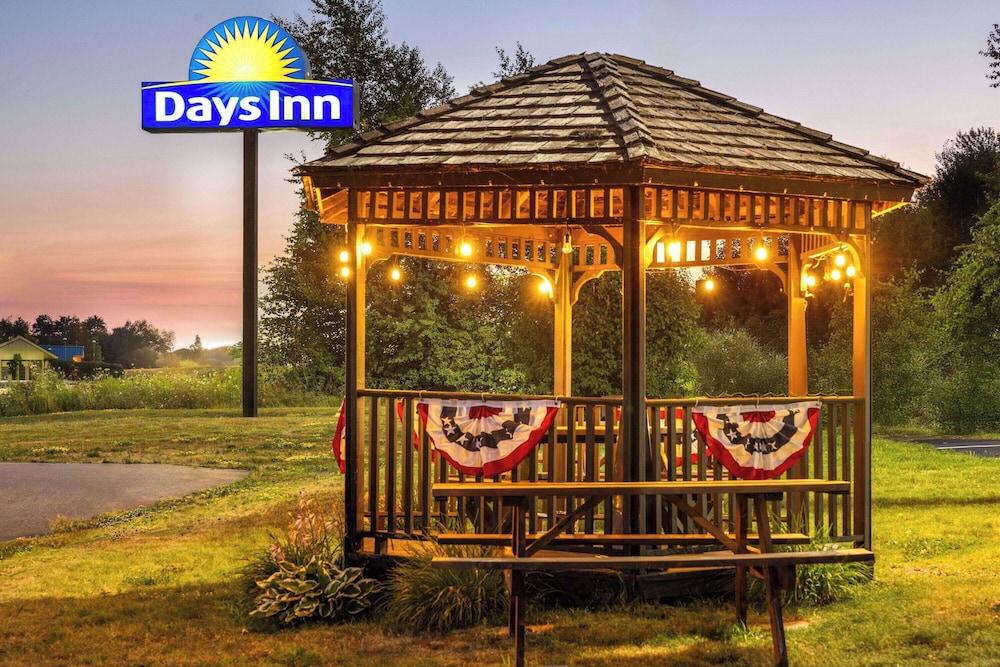 Days Inn by Wyndham Iron Mountain photo 72