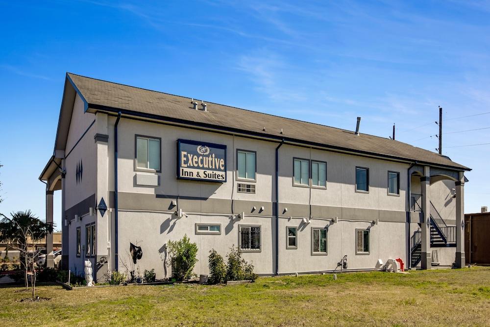 Executive Inn & Suites photo 1