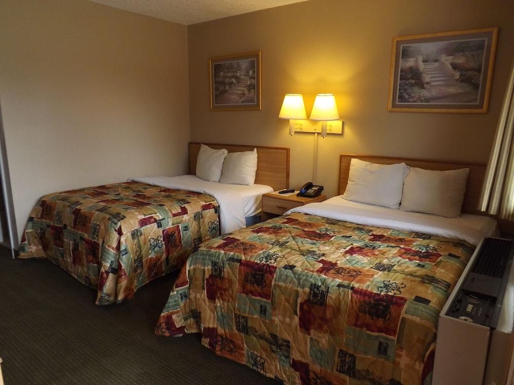 Executive Inn by OYO Kilgore North photo 9