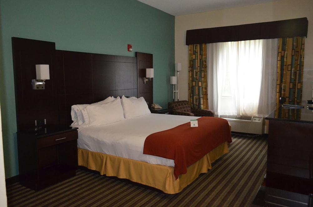 Holiday Inn Express West Point by IHG photo 4
