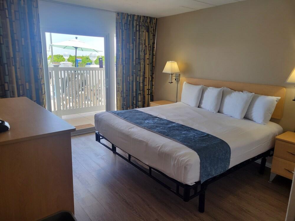 Water's Edge Ocean Resort photo 14
