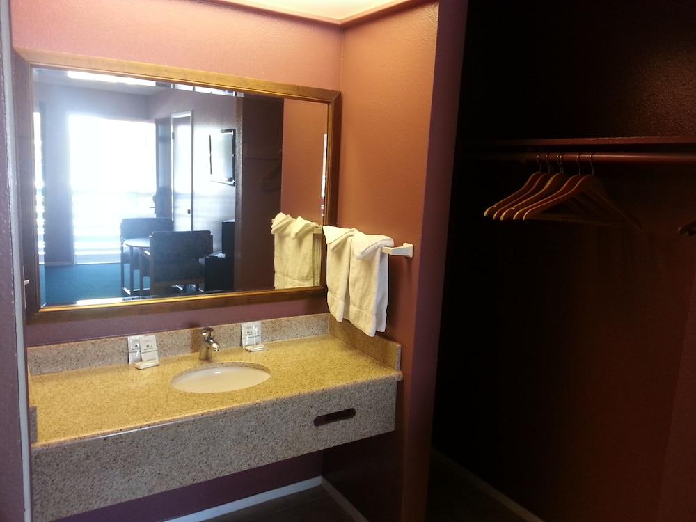 Blue Seal Inn photo 3