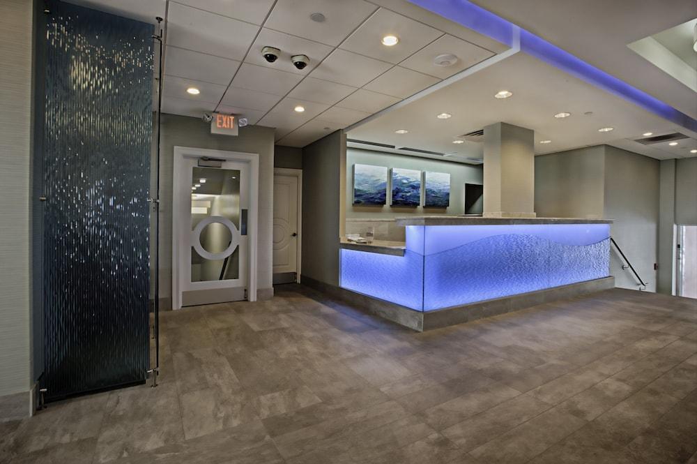 Port-O-Call Hotel photo 2