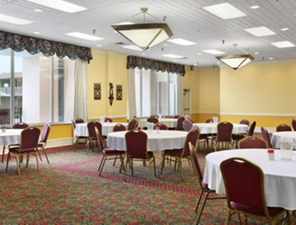 Ramada by Wyndham Wytheville photo 46