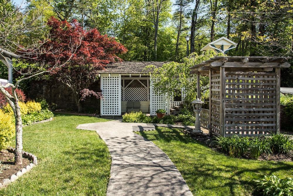 Boxwood Lodge photo 64