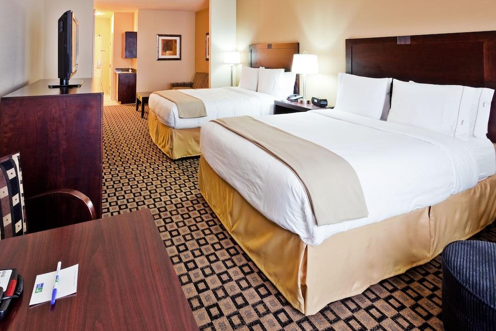 Holiday Inn Express Hotel & Suites Clovis by IHG photo 9