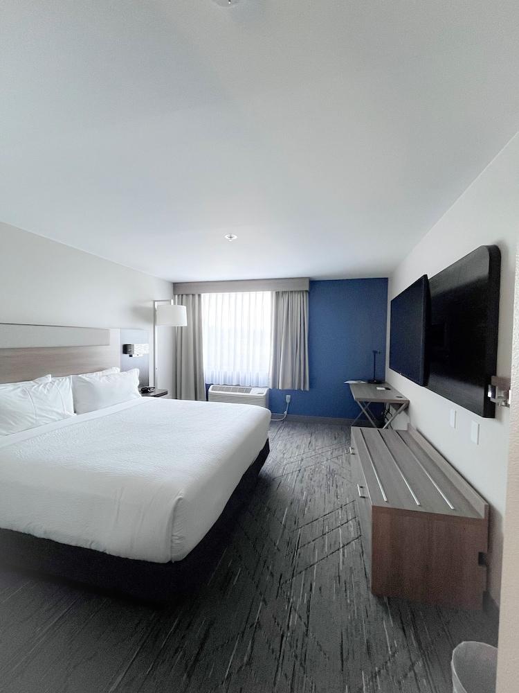 Holiday Inn Express Federal Way Seattle South by IHG photo 2