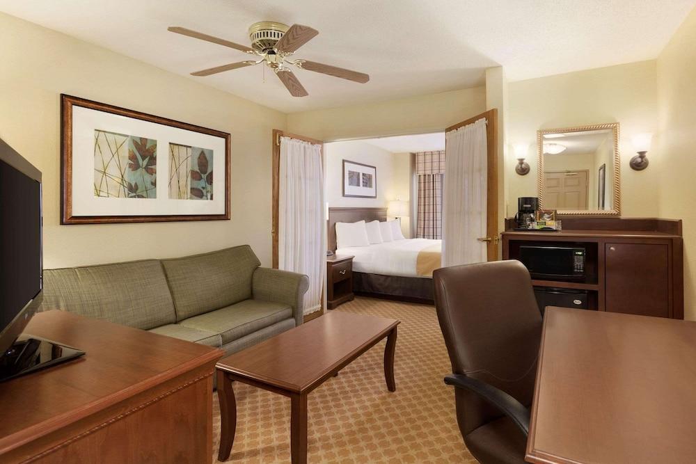 Country Inn & Suites by Radisson, Rochester, MN photo 9