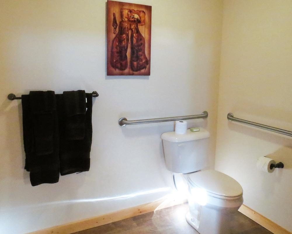 Custom Touch Village Bay City photo 3