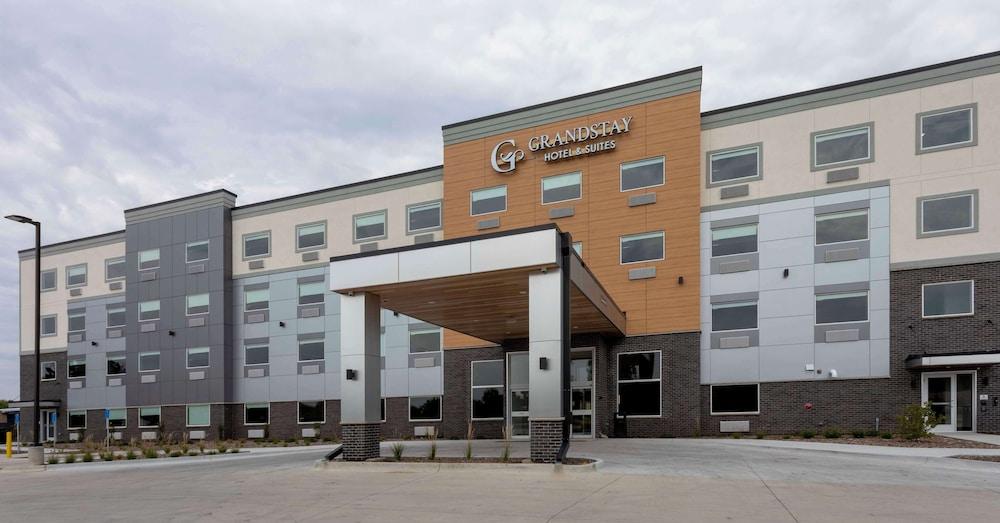 GrandStay Hotel & Suites photo 1