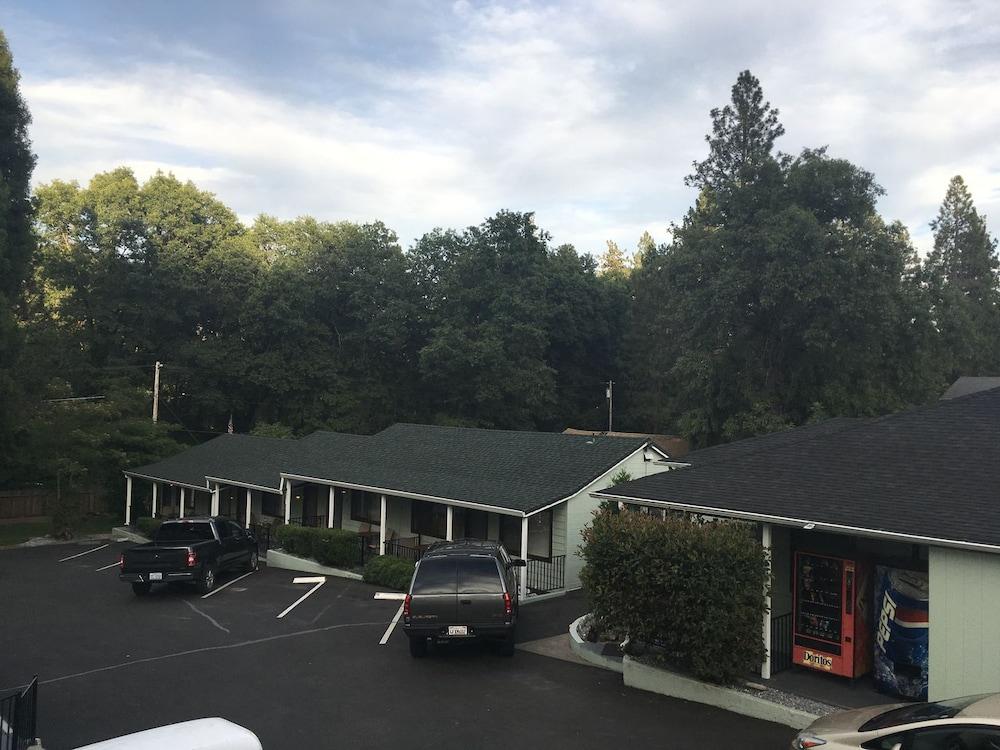 Lake Shasta Lodge photo 1