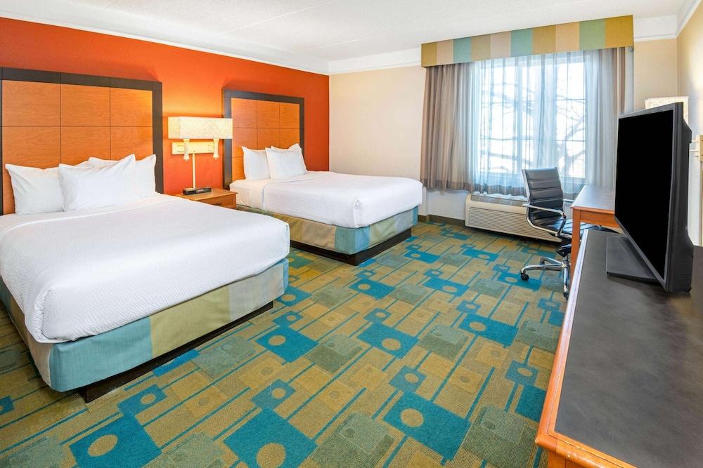 La Quinta Inn & Suites by Wyndham Sherman photo 15