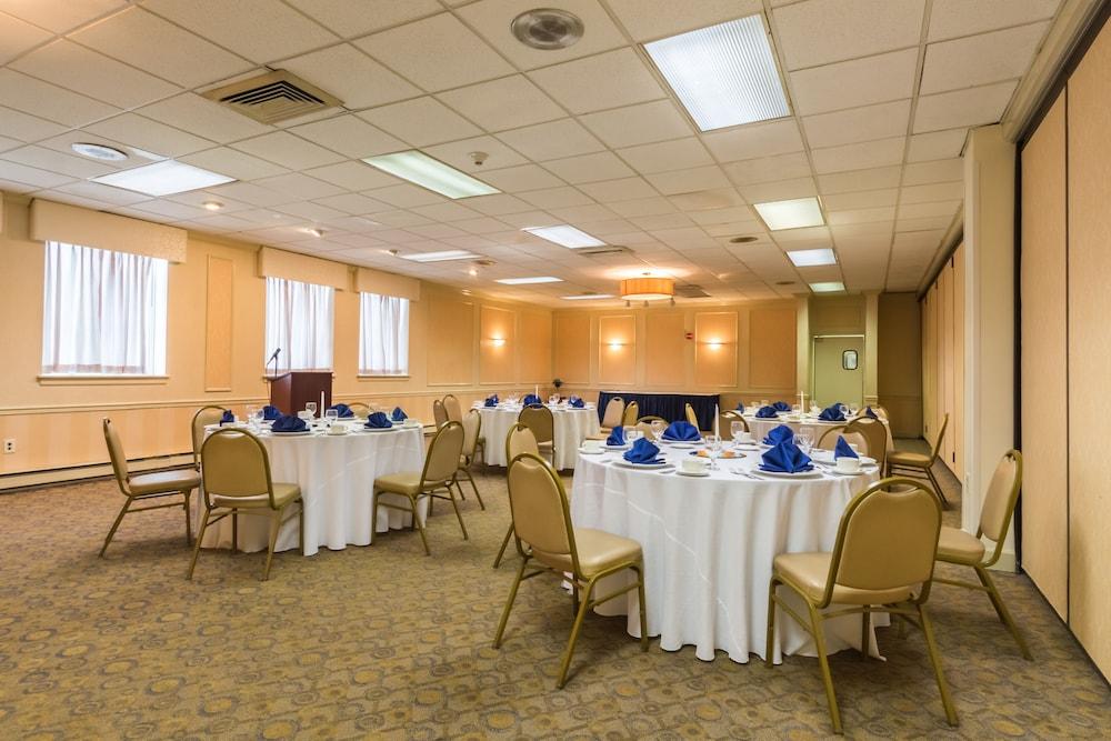 Quality Inn & Suites Conference Center photo 32