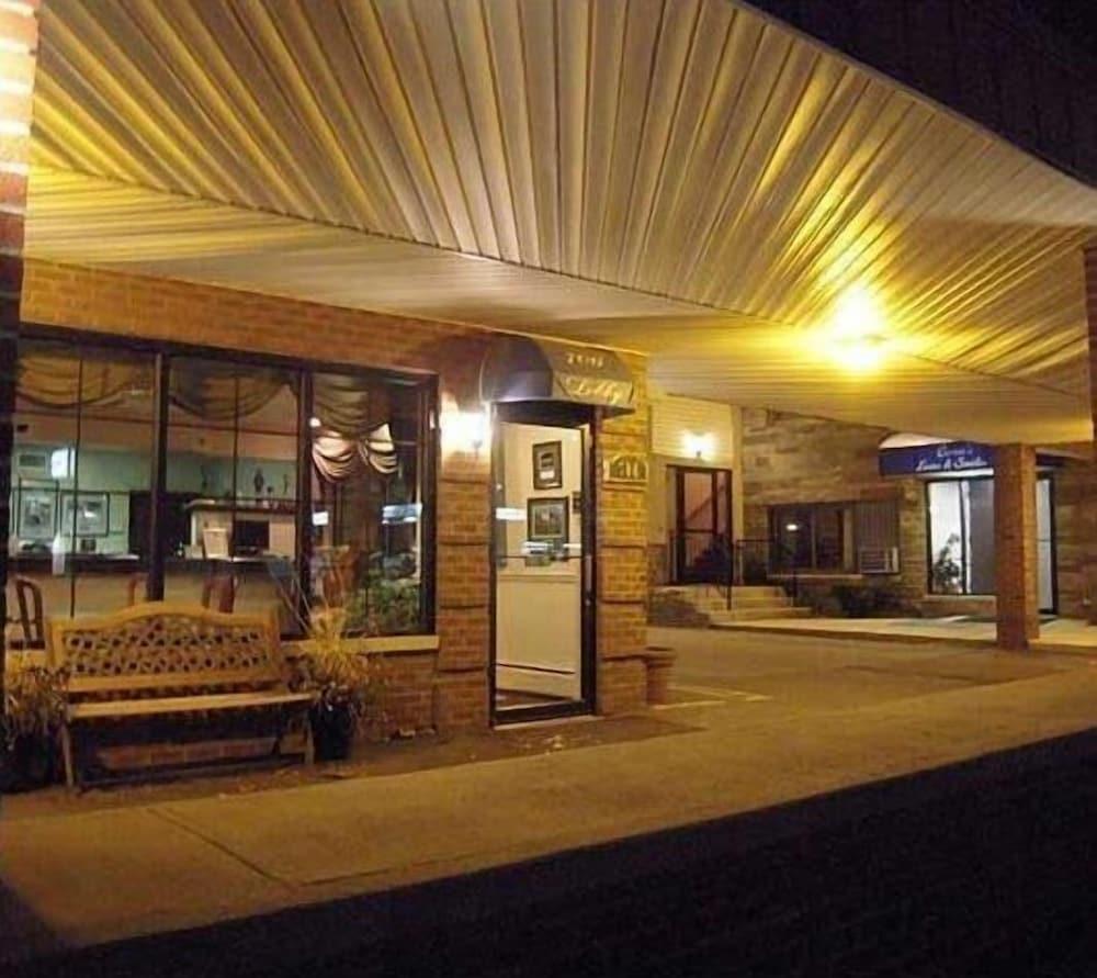 Colonie inn and Suites photo 21
