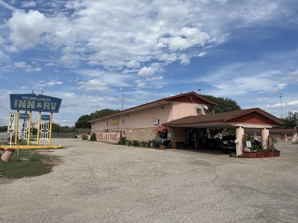 Wildflower Inn & RV Park photo 7