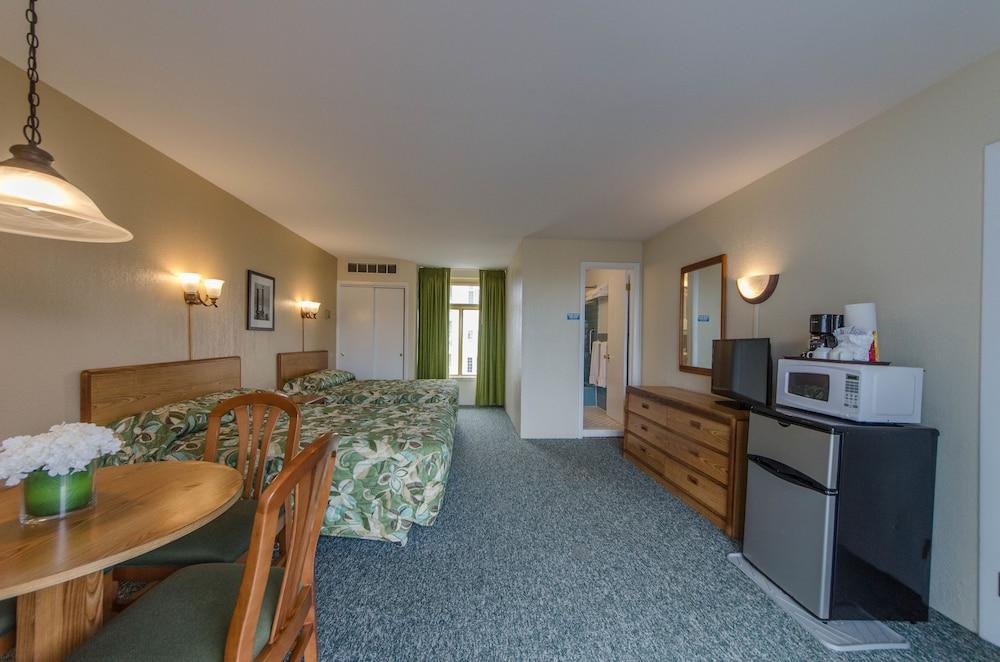 Attache Motel photo 46