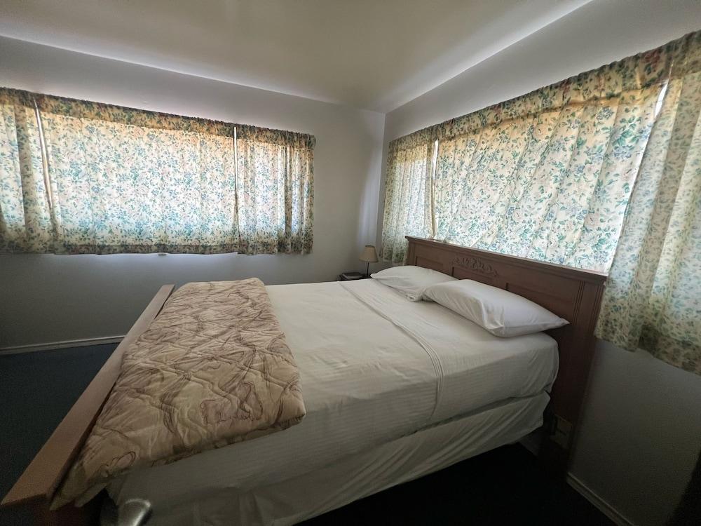 Economy Inn photo 3