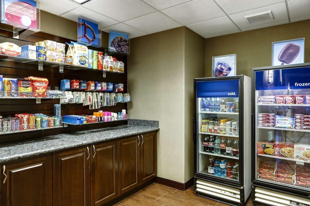 Hampton Inn & Suites Temecula photo 16