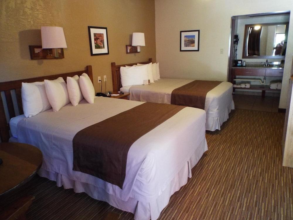 Thunderbird Lodge photo 18
