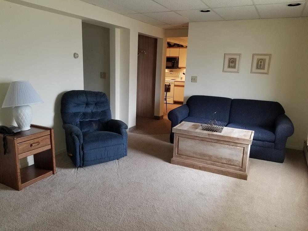 Lakeshor Motor Inn photo 14