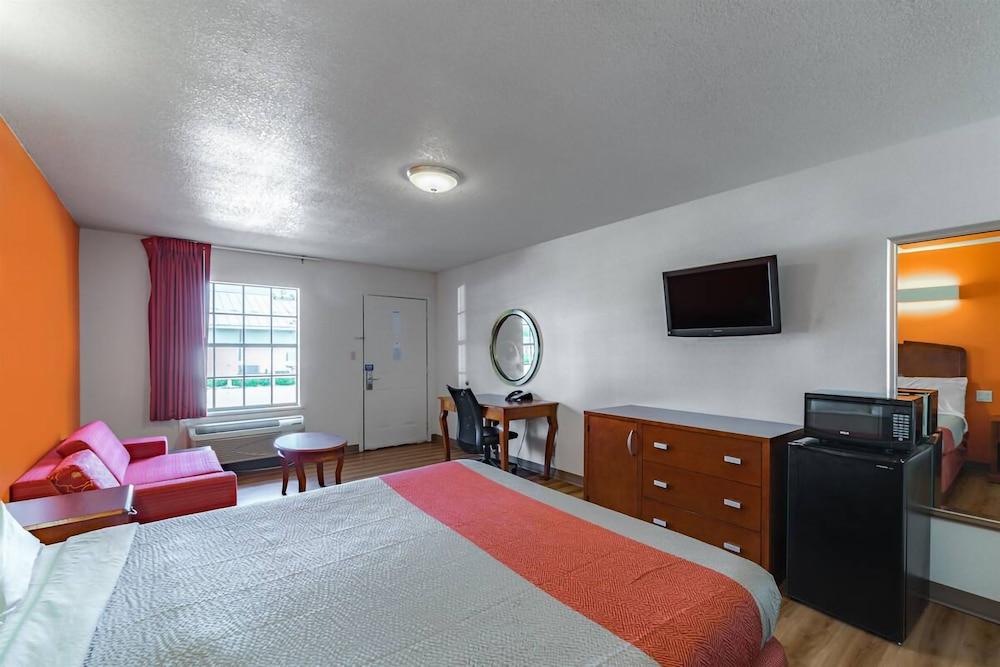 Giddings Executive Inn photo 8