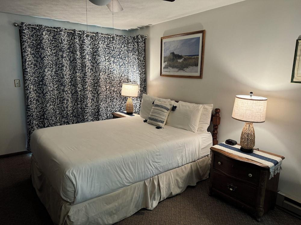 Sunset Condominiums photo 15