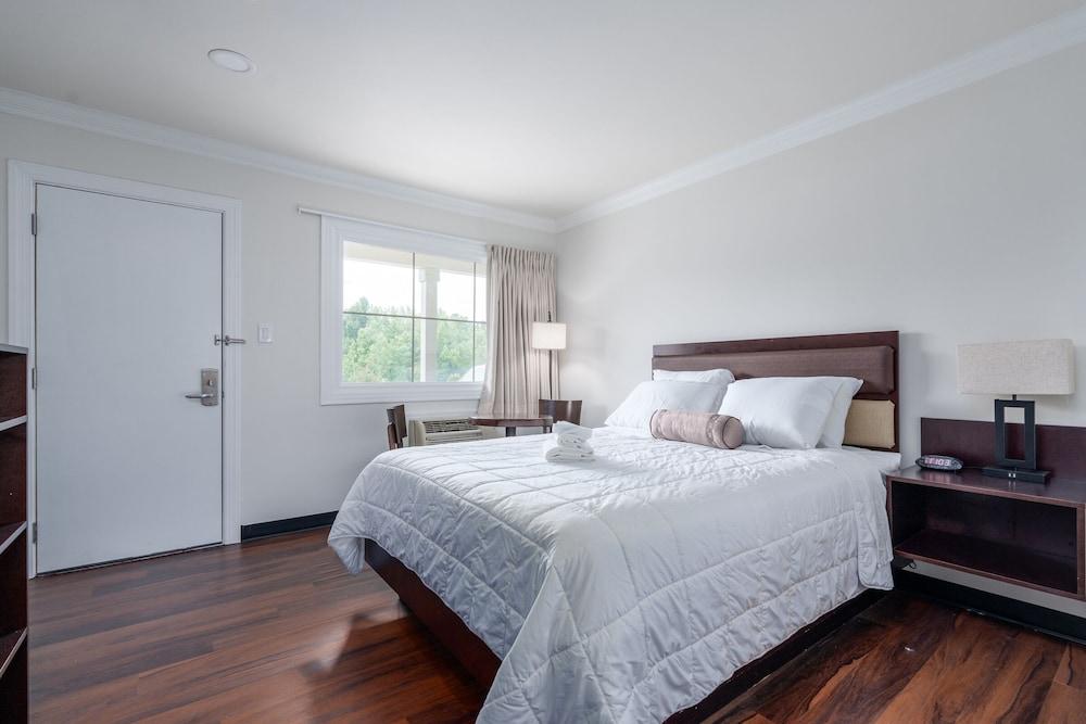 Crewe Boutique Inn photo 10