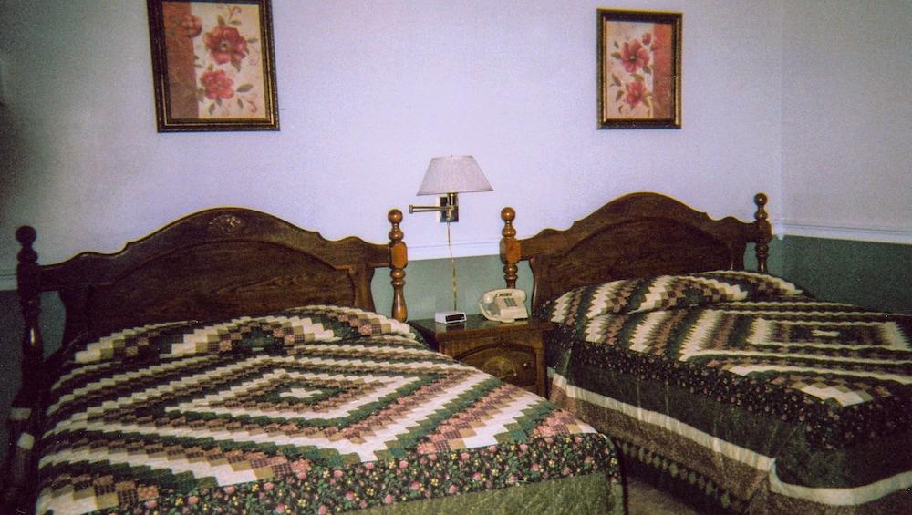 Judy's Motel Bedford photo 8