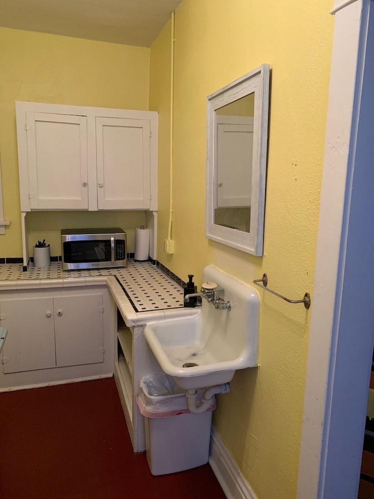 Historic Whiting Hotel Suites photo 33