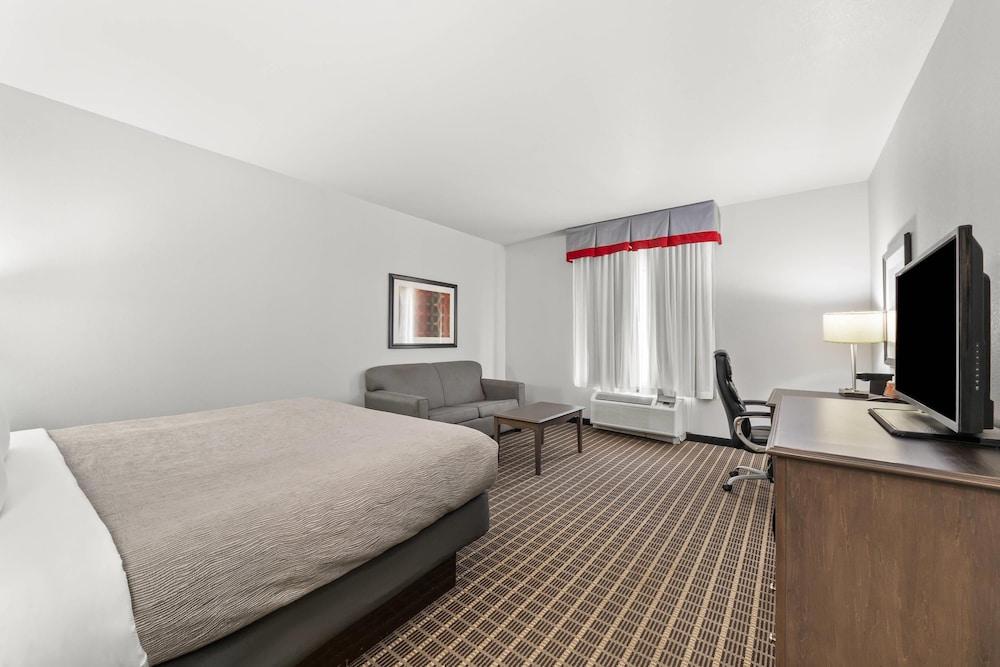 Quality Inn & Suites Pearsall photo 16