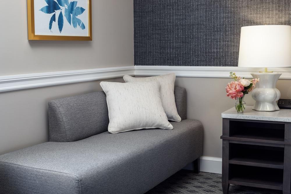 Madison Hotel photo 8