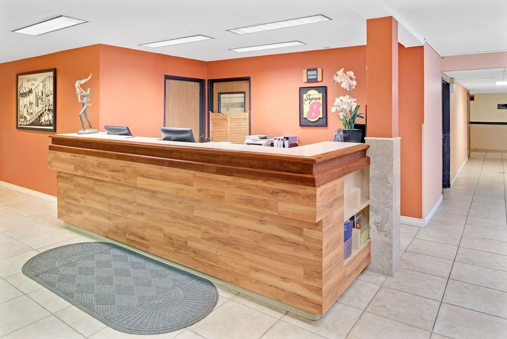 Super 8 by Wyndham Spokane/West photo 3