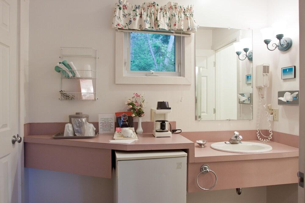 Mount Battie Inn photo 94