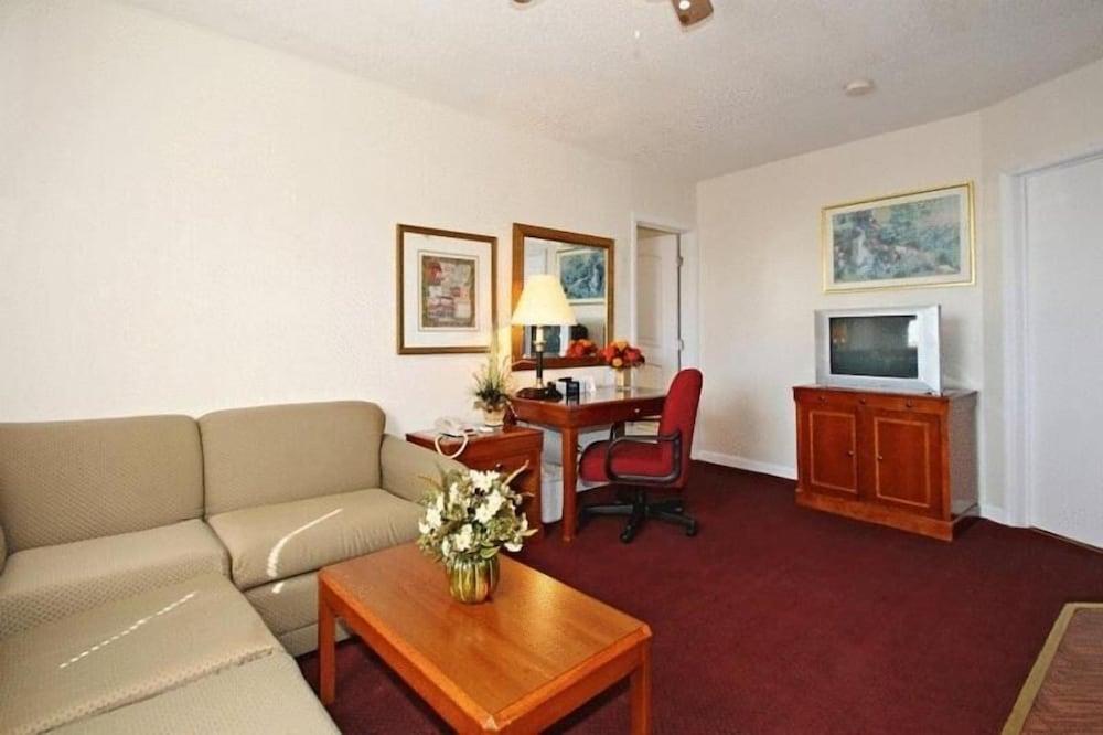 Regal Inn & Suites photo 10