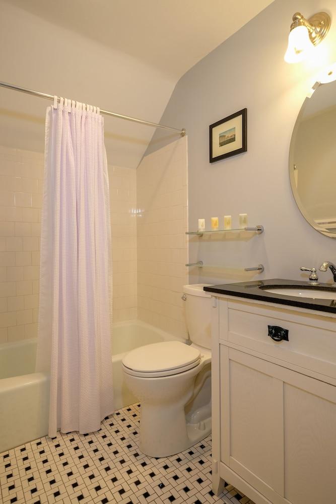 Jailhouse Inn photo 26