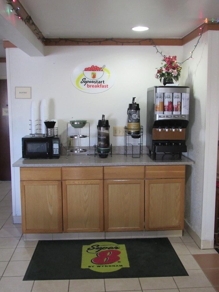 Super 8 by Wyndham New Cumberland photo 54