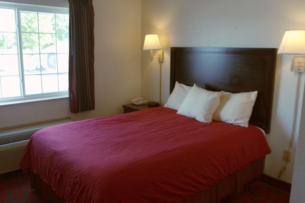 Sandalwood Studios & Suites photo 2