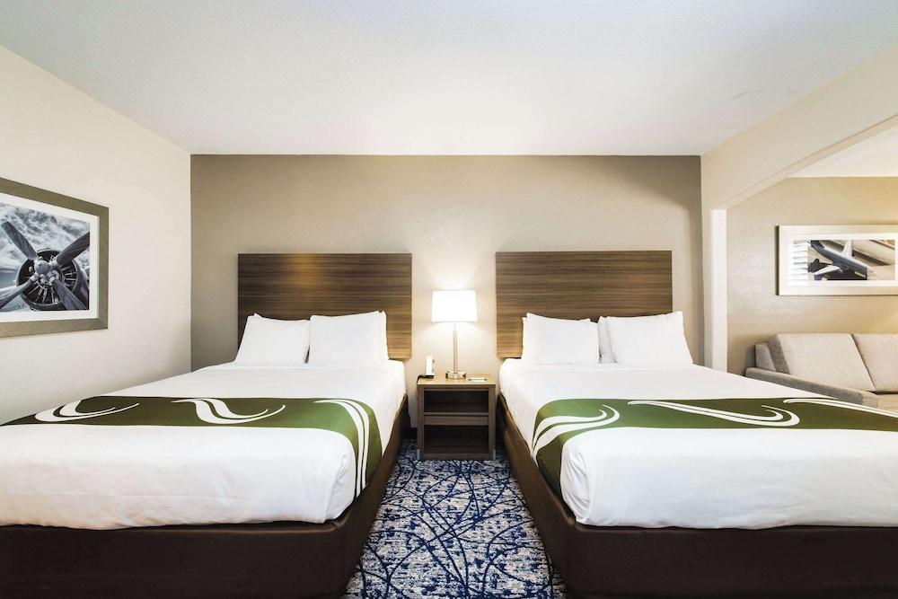 Quality Suites Houston Hobby Airport photo 12