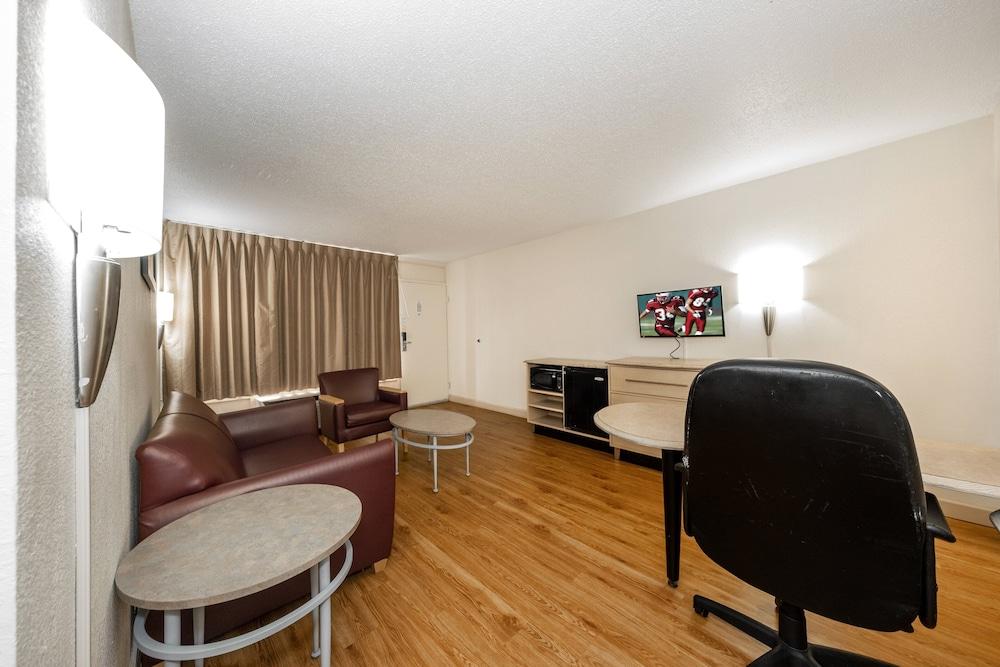 Quality Inn & Suites photo 13