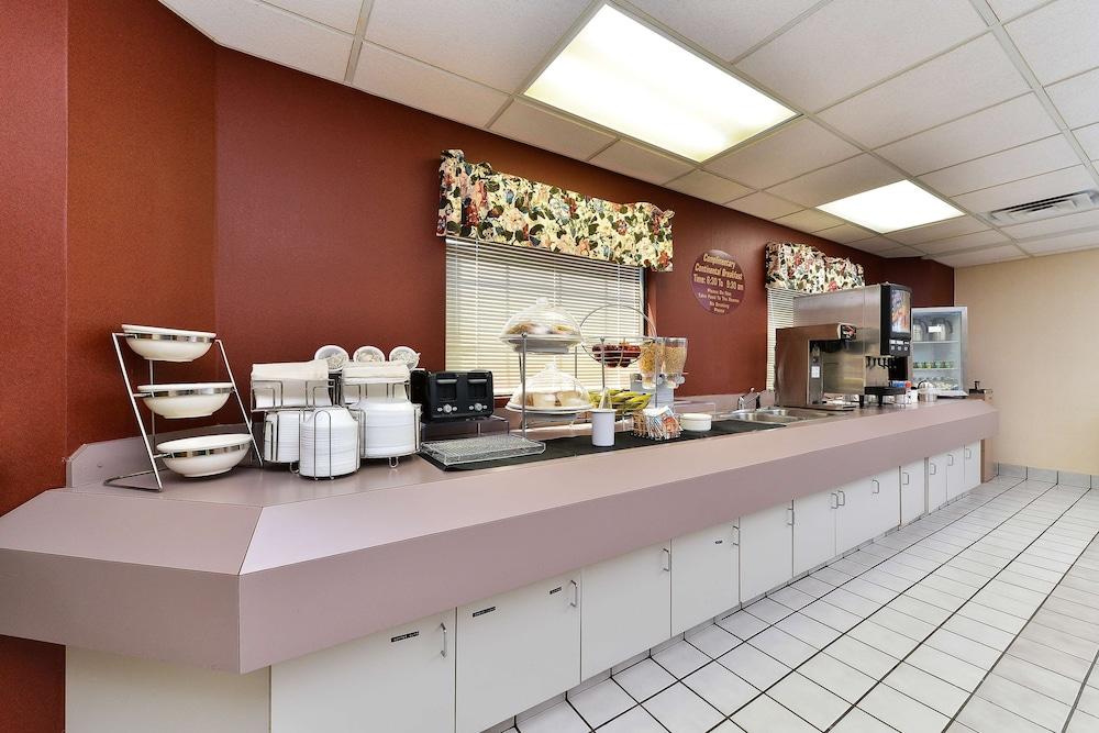 Americas Best Value Inn & Suites Morrow Atlanta photo 16