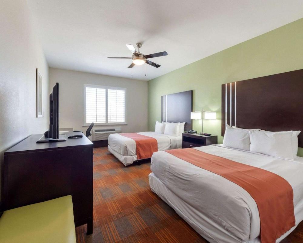 Garner Hotel Victoria - East by IHG photo 2
