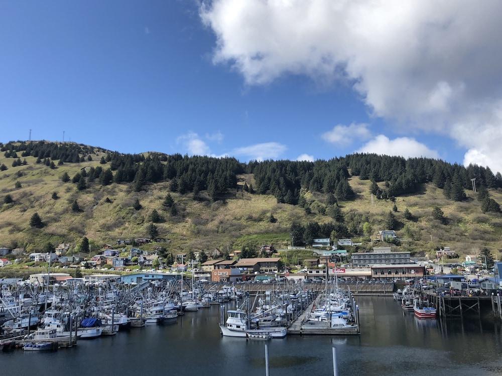 Kodiak Compass Suites photo 25