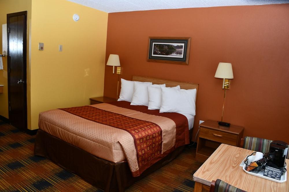 Regency Inn & Suites photo 17