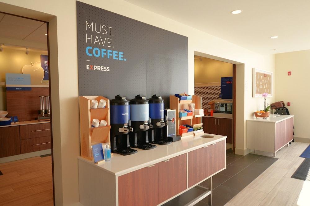 Holiday Inn Express & Suites Onalaska La Crosse Area by IHG photo 32