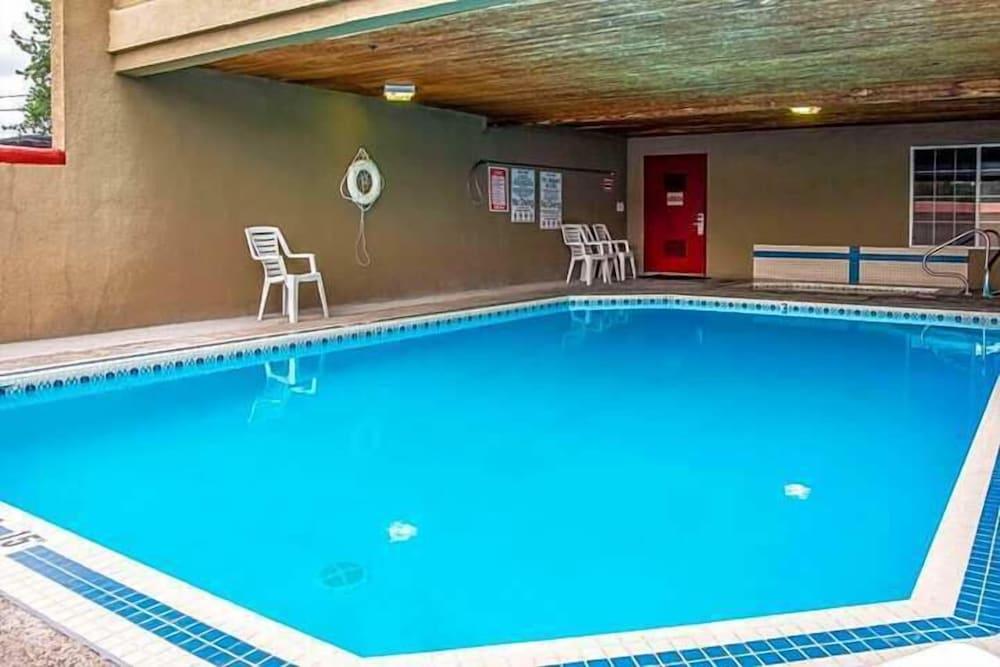 Rose City Inn and Suites photo 10