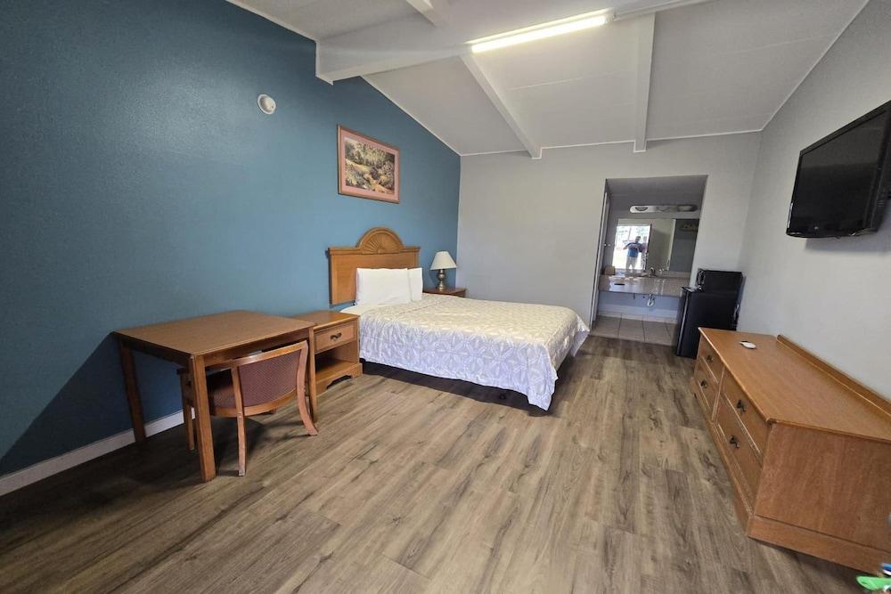 Luxury Inn & Suites and RV Park photo 3