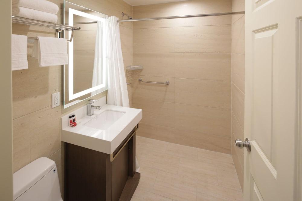 Mayfair Inn and Suites photo 24