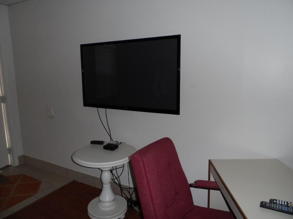 Economy Suites photo 9