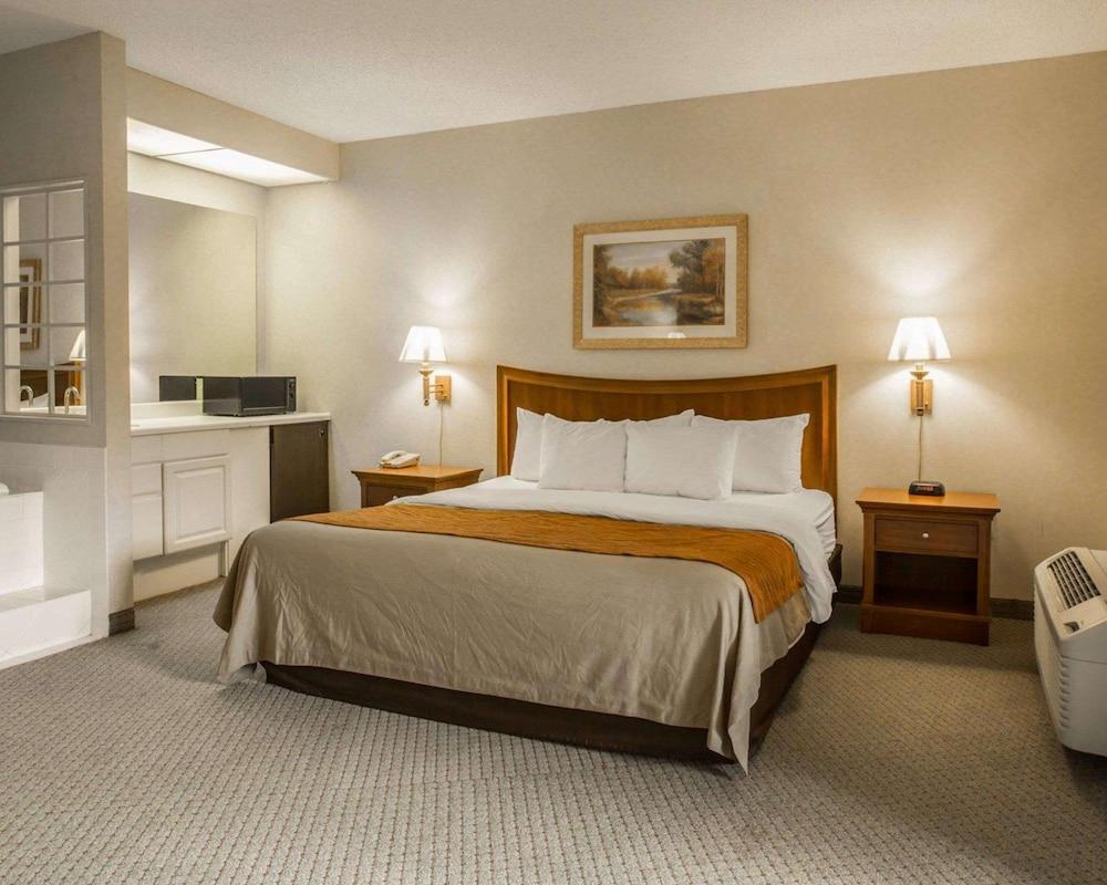Rodeway Inn & Suites Cherokee On the River photo 27