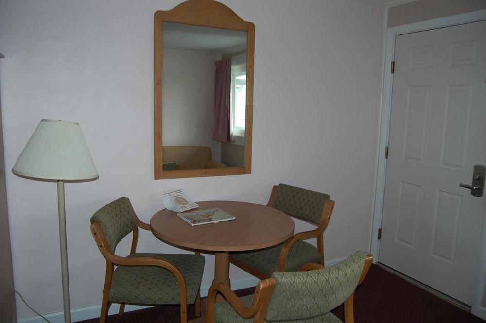 Sea Breeze Inn photo 8